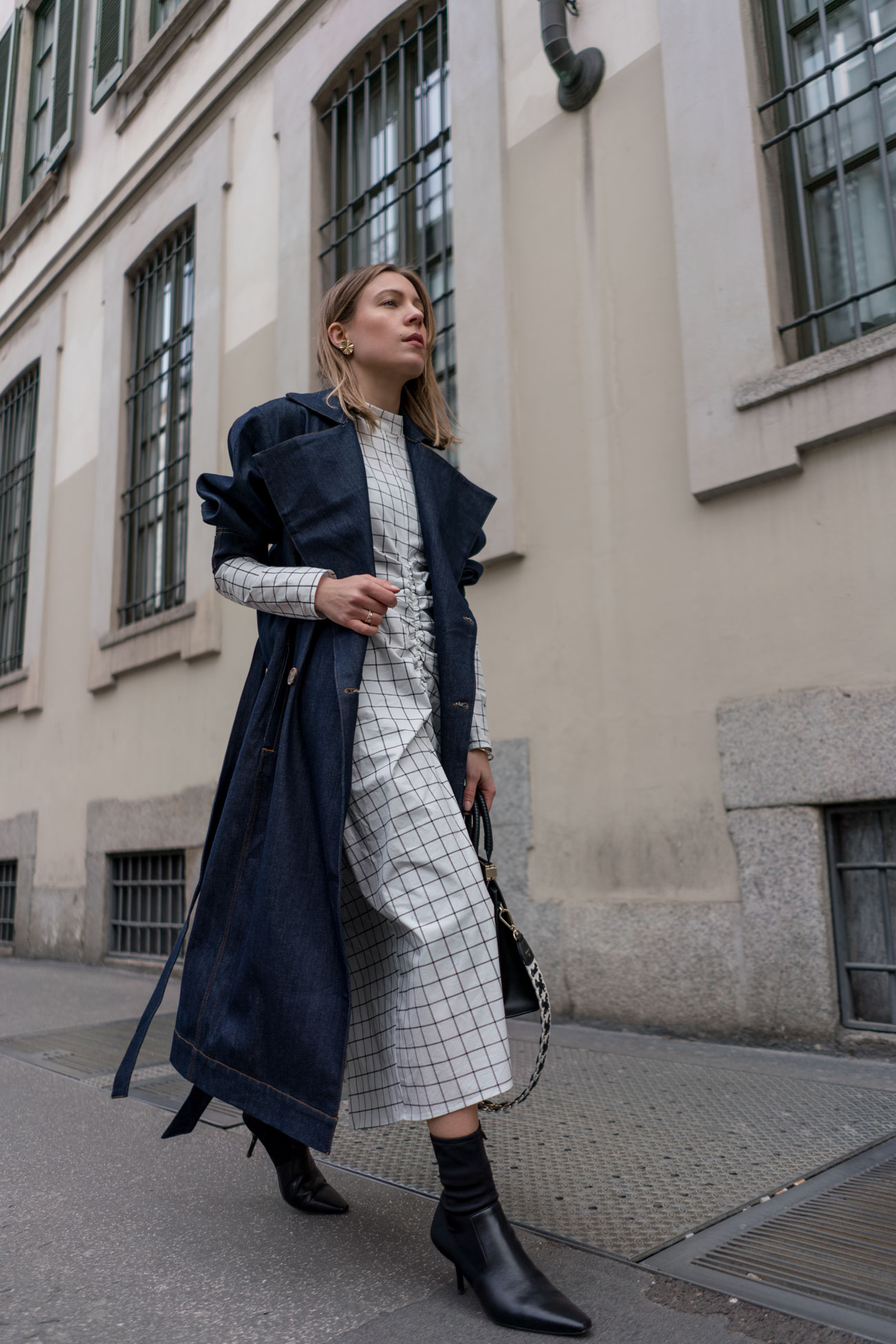 Denim Coat-Asos x Aigner Outfit-Fashion Week Outfit-Milan Fashion Week Street Style Looks-Fashion Week Mailand-Modeblog Deutschland-Modeblog München-fashion blog Germany-Sariety.com-Sarah Czok-Sarah Schaefer