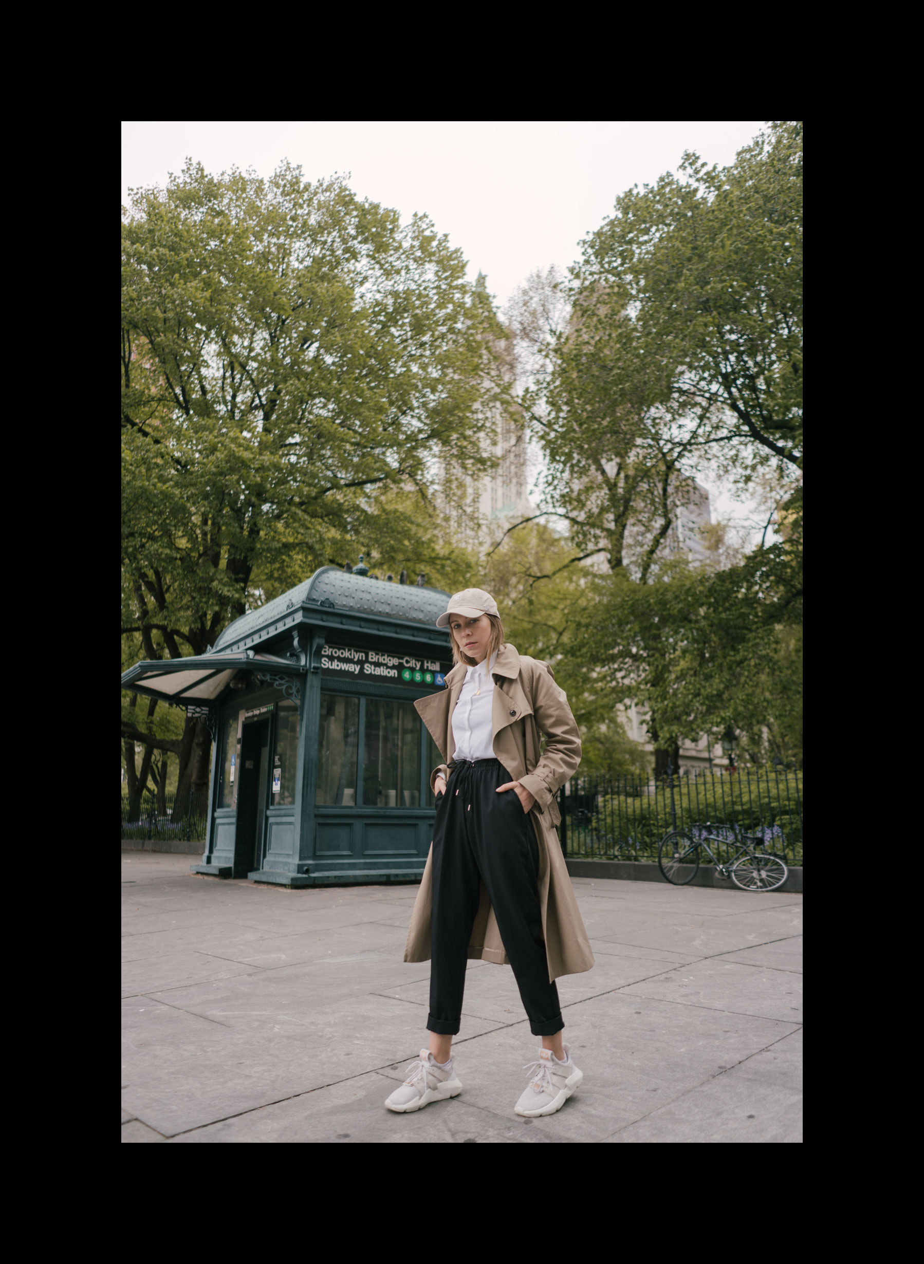New York City Subway Station-Outfit Allrounder-Adidas Prophere Weiß-Adidas Prophere White-White Blouse-New York City Look-Weiße Bluse Eterna-Modeblog Deutschland-fashion blog Germany-Sariety.com-Sarah Czok-Sarah Schaefer-Fashionblog München-Fashionblog Heidelberg