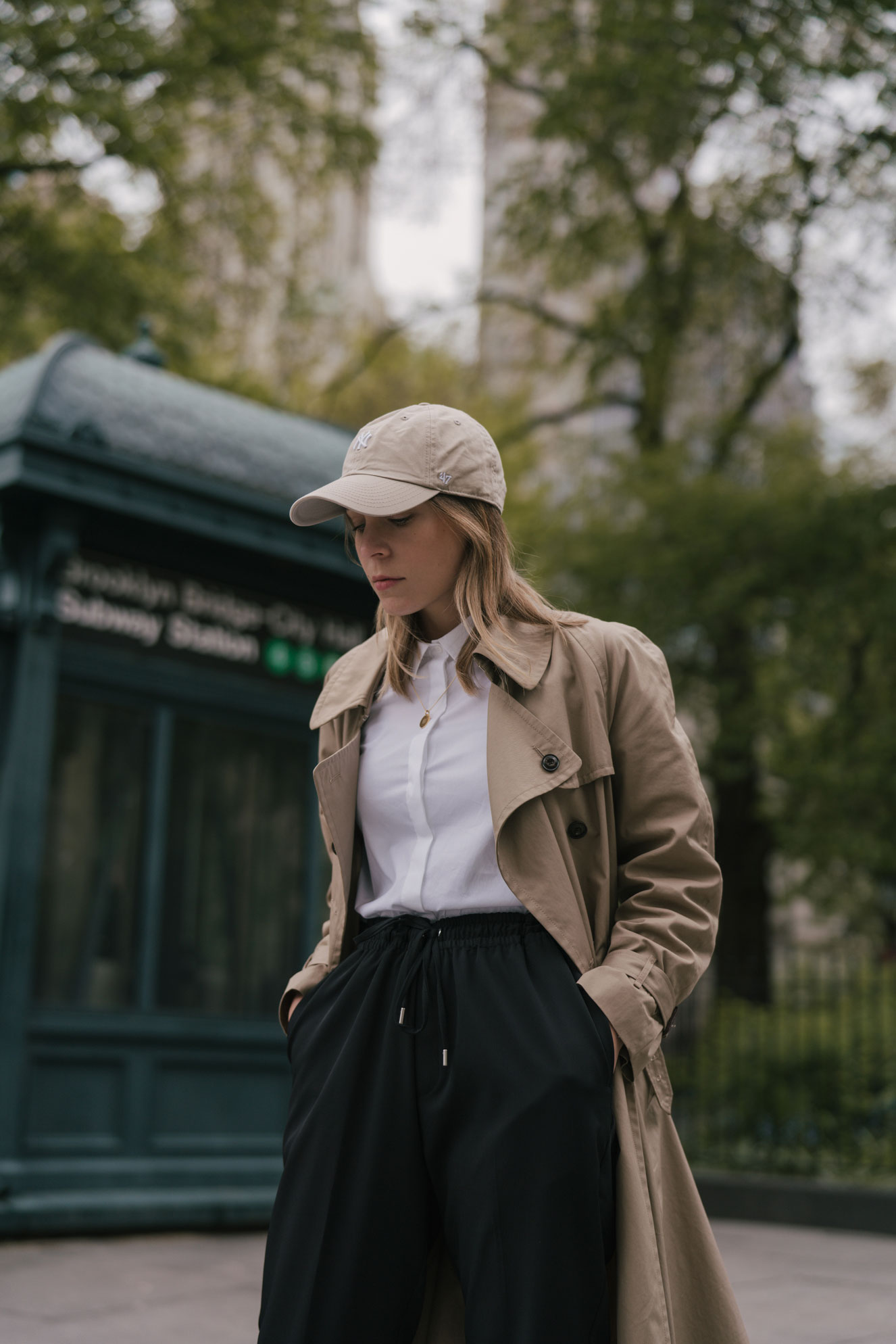 Outfit Allrounder White Blouse New York City Look Weiße Bluse Eterna Modeblog Deutschland fashion blog Germany Sariety.com Sarah Czok Sarah Schaefer_13