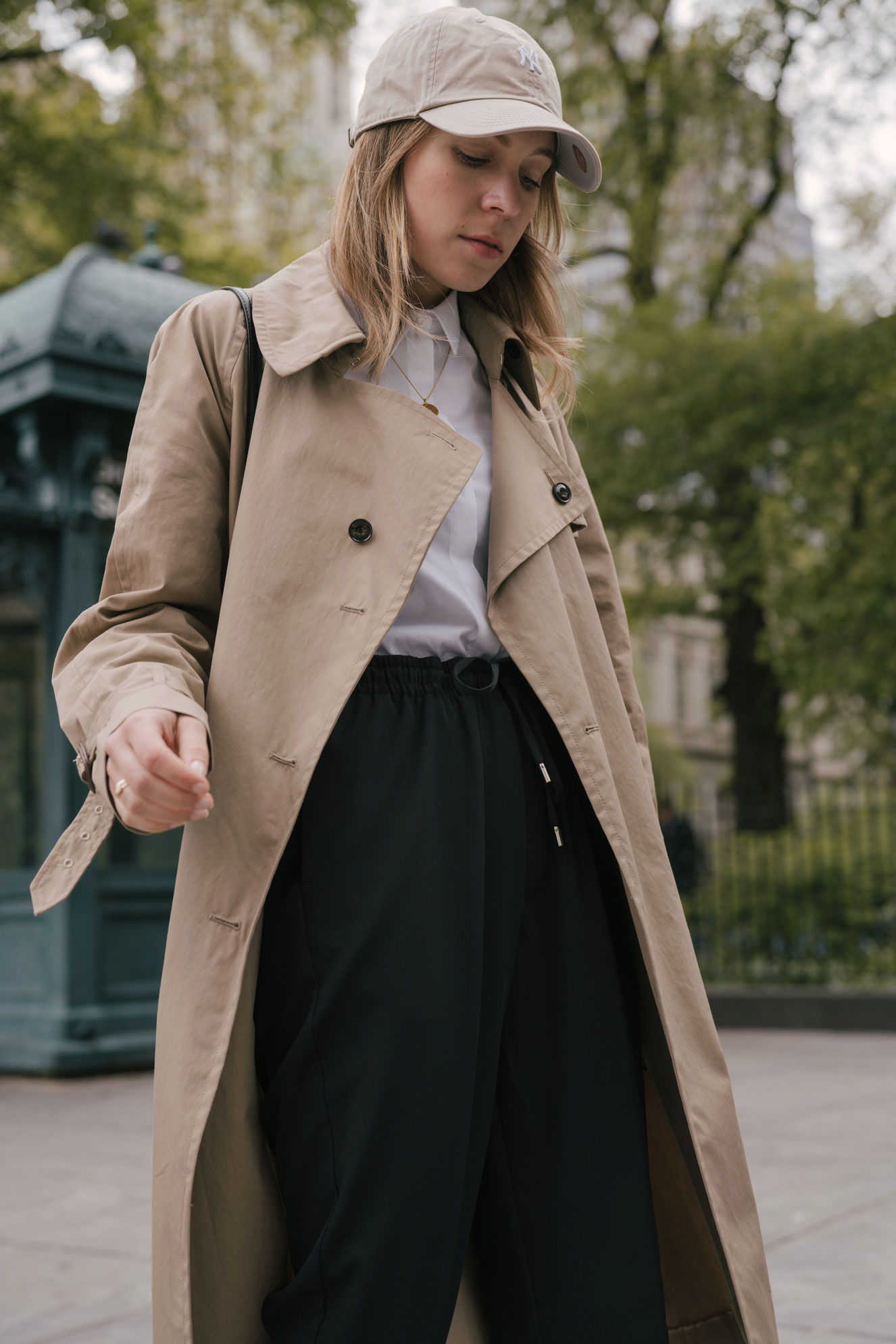 Outfit Allrounder-Adidas Prophere Weiß-Adidas Prophere White-White Blouse-New York City Look-Weiße Bluse Eterna-Modeblog Deutschland-fashion blog Germany-Sariety.com-Sarah Czok-Sarah Schaefer-Fashionblog München-Fashionblog Heidelberg