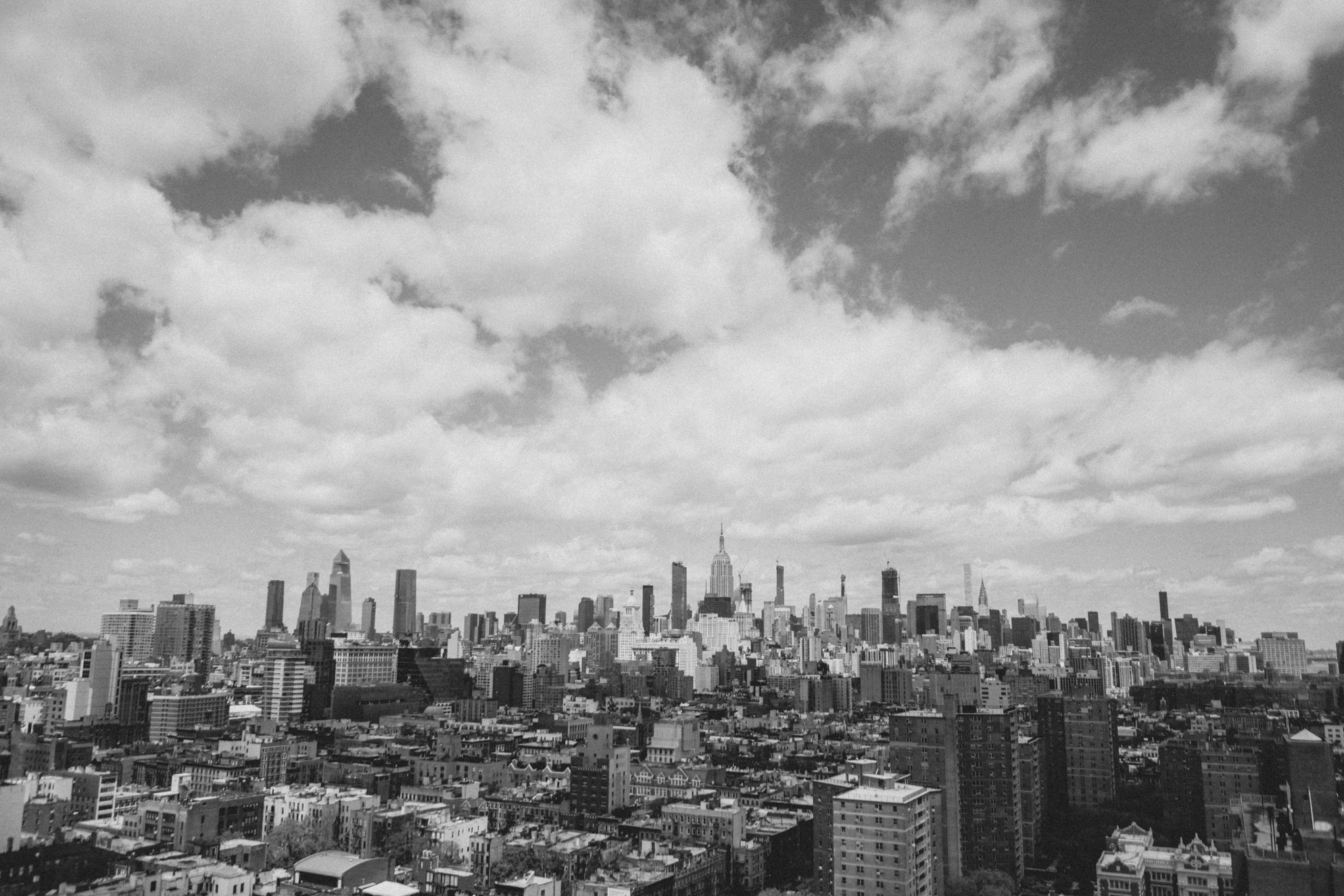 New York City Skyline-New York City Subway Station-Outfit Allrounder-Adidas Prophere Weiß-Adidas Prophere White-White Blouse-New York City Look-Weiße Bluse Eterna-Modeblog Deutschland-fashion blog Germany-Sariety.com-Sarah Czok-Sarah Schaefer-Fashionblog München-Fashionblog Heidelberg