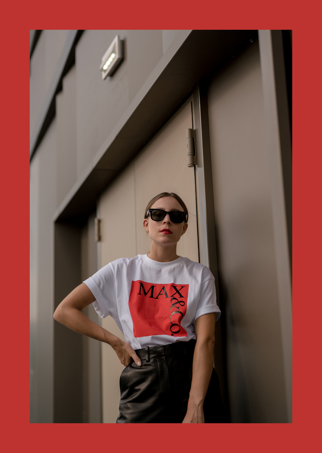 Arket Leather Bermudas-Leder Bermuda Shorts-Max&Co Shirt-Sophie Hulme Handtasche-Sariety-Modeblog Deutschland-fashion blog Germany-Sariety.com-Sarah Czok-Sarah Schaefer-Modeblog München-Fashionblog München