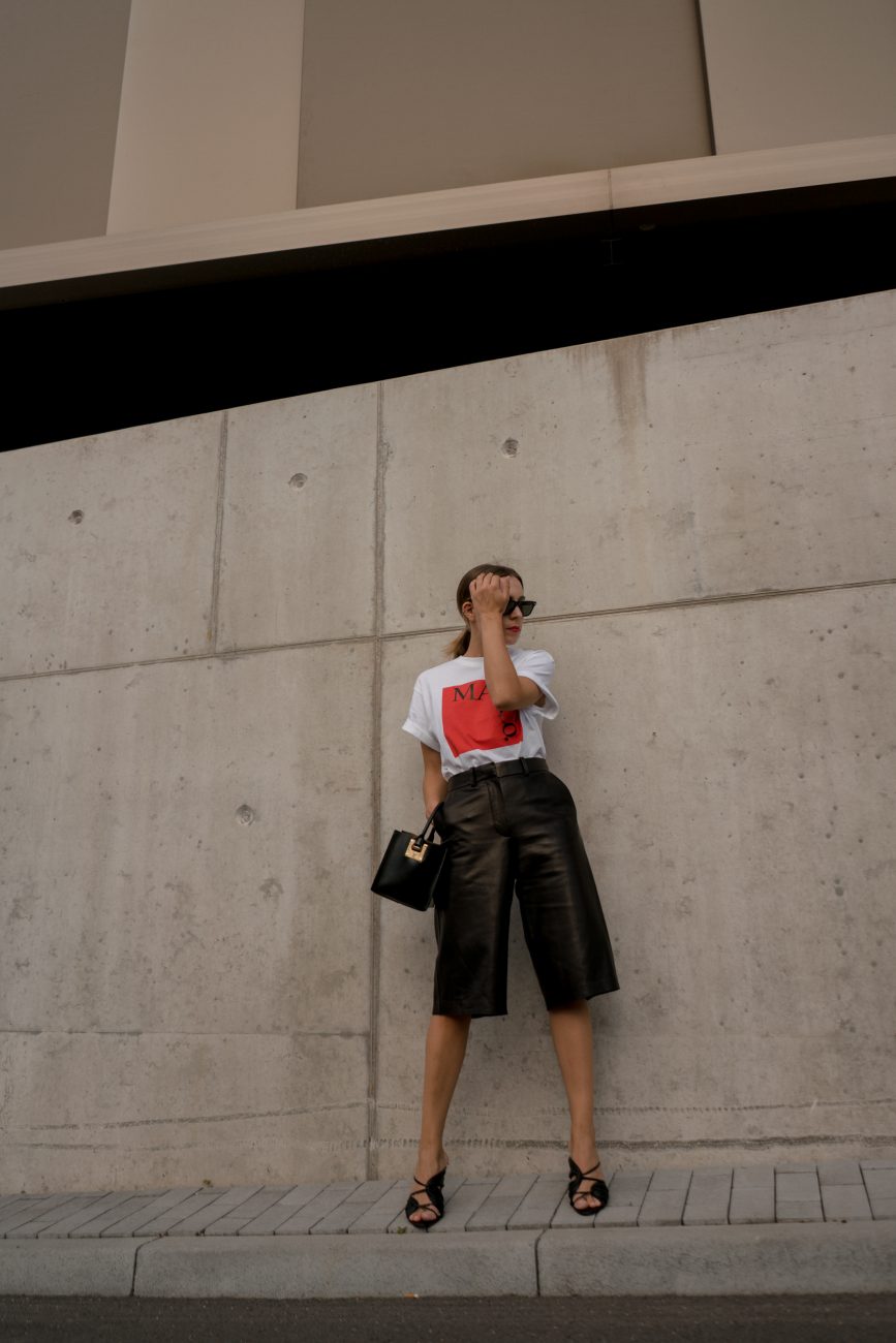 Arket Leather Bermudas-Leder Bermuda Shorts-Max&Co Shirt-Sophie Hulme Handtasche-Sariety-Modeblog Deutschland-fashion blog Germany-Sariety.com-Sarah Czok-Sarah Schaefer-Modeblog München-Fashionblog München