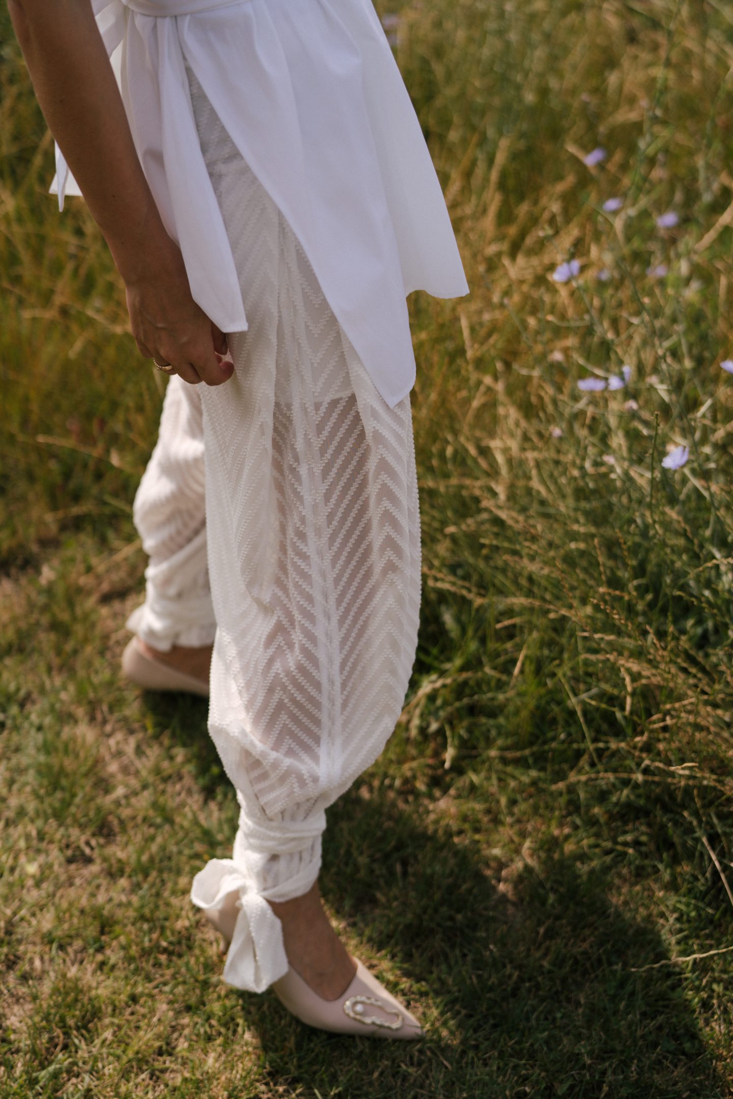 Light Summer Breeze-Nobi Talai-Nobi Talai Look-Berlin Fashion Week-Flattered Shoes-All White Look Summer-Sariety-Modeblog Deutschland-fashion blog Germany-Sariety.com-Sarah Czok-Sarah Schaefer-Fashionblog München-Modeblog München