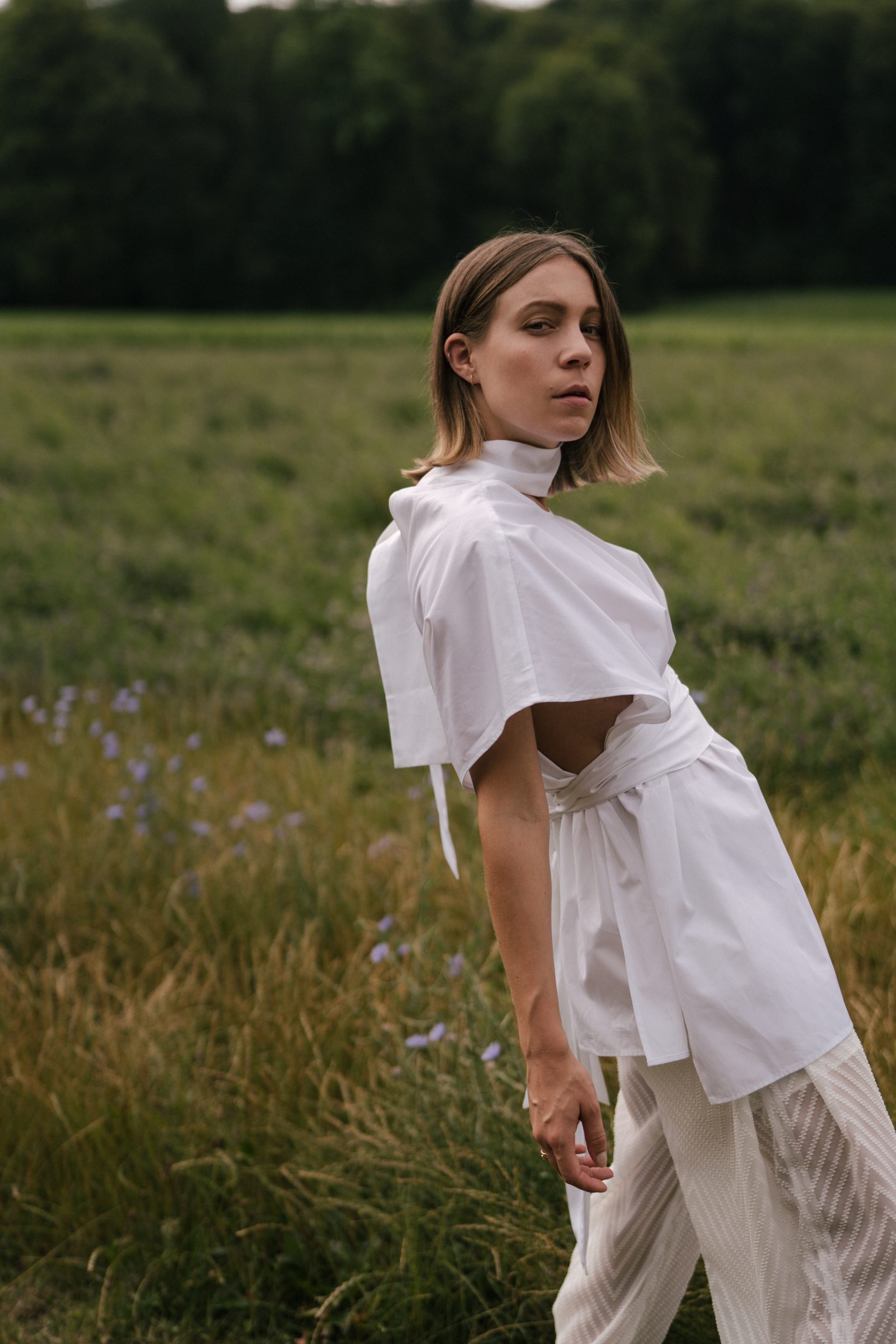 Light Summer Breeze-Nobi Talai-Nobi Talai Look-Berlin Fashion Week-Flattered Shoes-All White Look Summer-Sariety-Modeblog Deutschland-fashion blog Germany-Sariety.com-Sarah Czok-Sarah Schaefer-Fashionblog München-Modeblog München