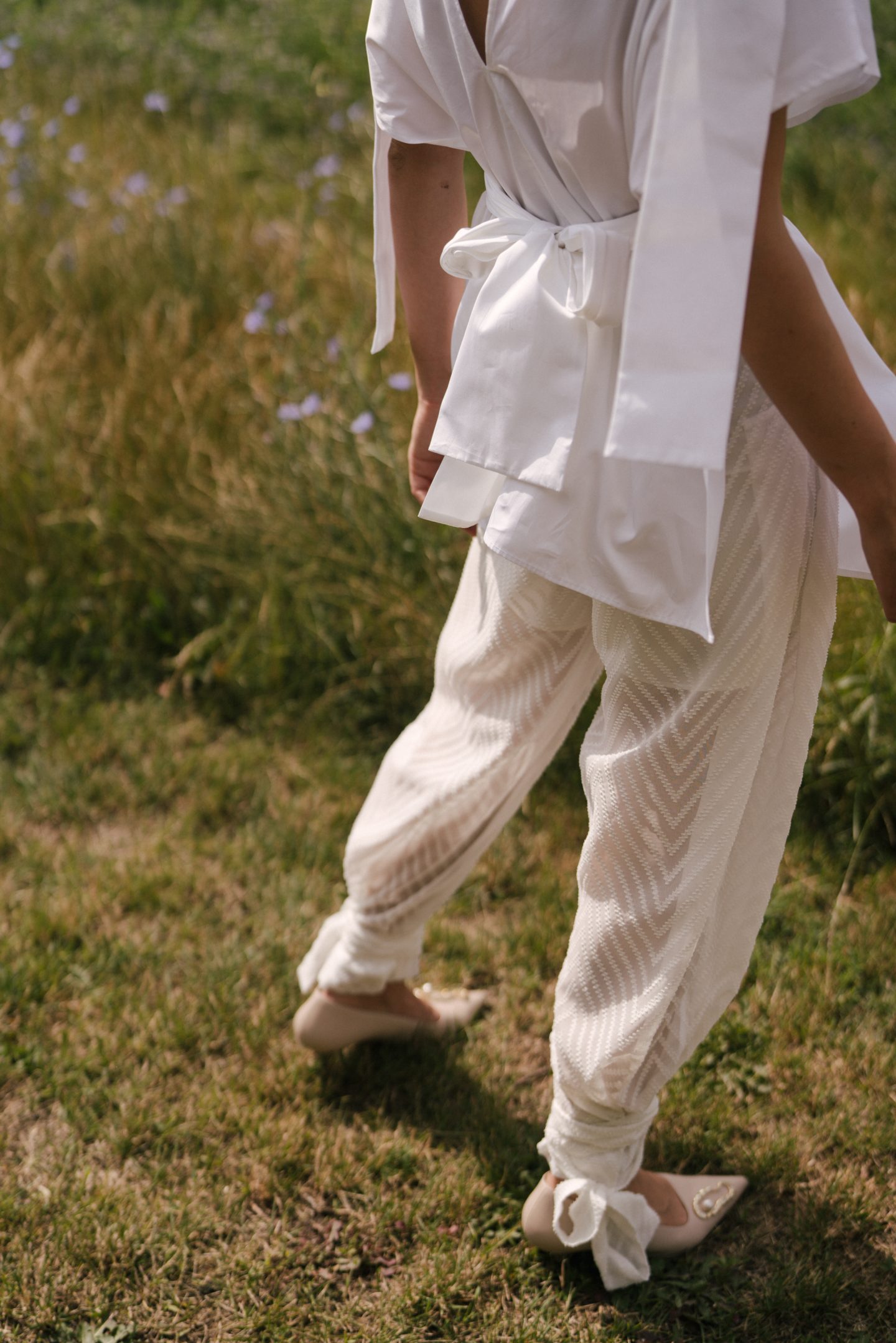 Light Summer Breeze-Nobi Talai-Nobi Talai Look-Berlin Fashion Week-Flattered Shoes-All White Look Summer-Sariety-Modeblog Deutschland-fashion blog Germany-Sariety.com-Sarah Czok-Sarah Schaefer-Fashionblog München-Modeblog München