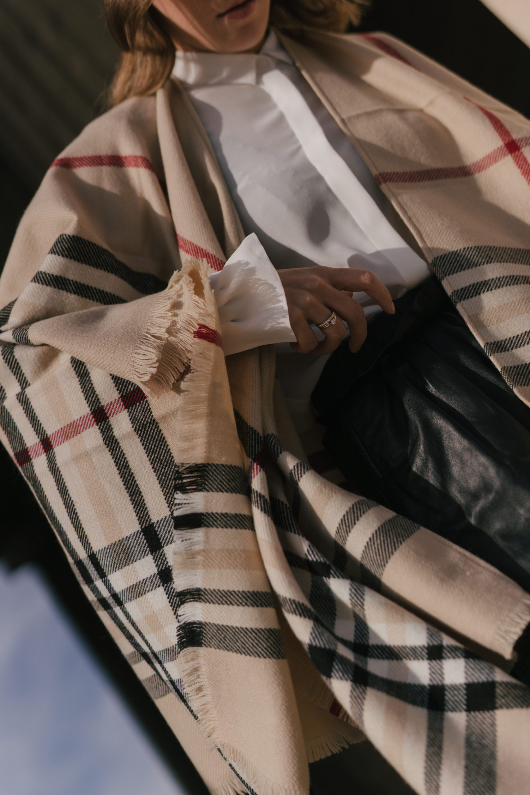 Eterna-Eterne Bluse-White Bluse-Eco Friendly Fashion-Seidenbluse-Sustainability fashion-Nachhaltige Mode-Weihnachtslook-Sariety-Modeblog München-Modeblog Deutschland-fashion blog Germany-Sariety.com-Sarah Czok-Sarah Schaefer