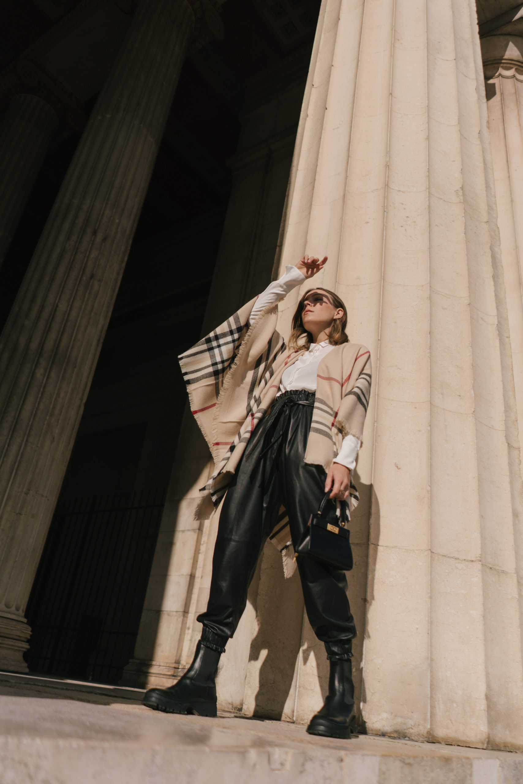 Eterna-Eterne Bluse-White Bluse-Eco Friendly Fashion-Seidenbluse-Sustainability fashion-Nachhaltige Mode-Weihnachtslook-Sariety-Modeblog München-Modeblog Deutschland-fashion blog Germany-Sariety.com-Sarah Czok-Sarah Schaefer