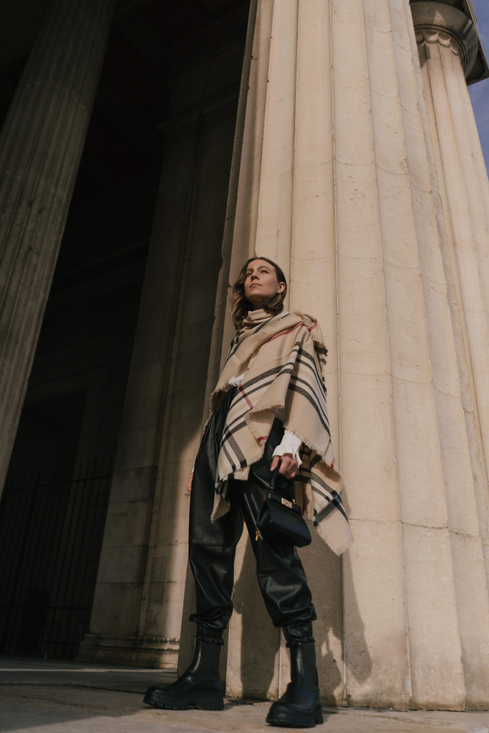 Eterna-Eterne Bluse-White Bluse-Eco Friendly Fashion-Seidenbluse-Sustainability fashion-Nachhaltige Mode-Weihnachtslook-Sariety-Modeblog München-Modeblog Deutschland-fashion blog Germany-Sariety.com-Sarah Czok-Sarah Schaefer