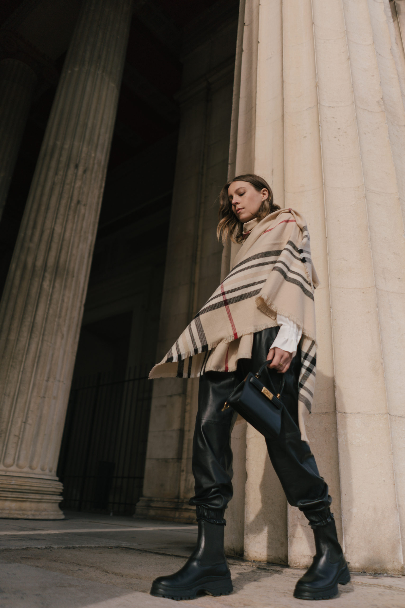 Eterna-Eterne Bluse-White Bluse-Eco Friendly Fashion-Seidenbluse-Sustainability fashion-Nachhaltige Mode-Weihnachtslook-Sariety-Modeblog München-Modeblog Deutschland-fashion blog Germany-Sariety.com-Sarah Czok-Sarah Schaefer