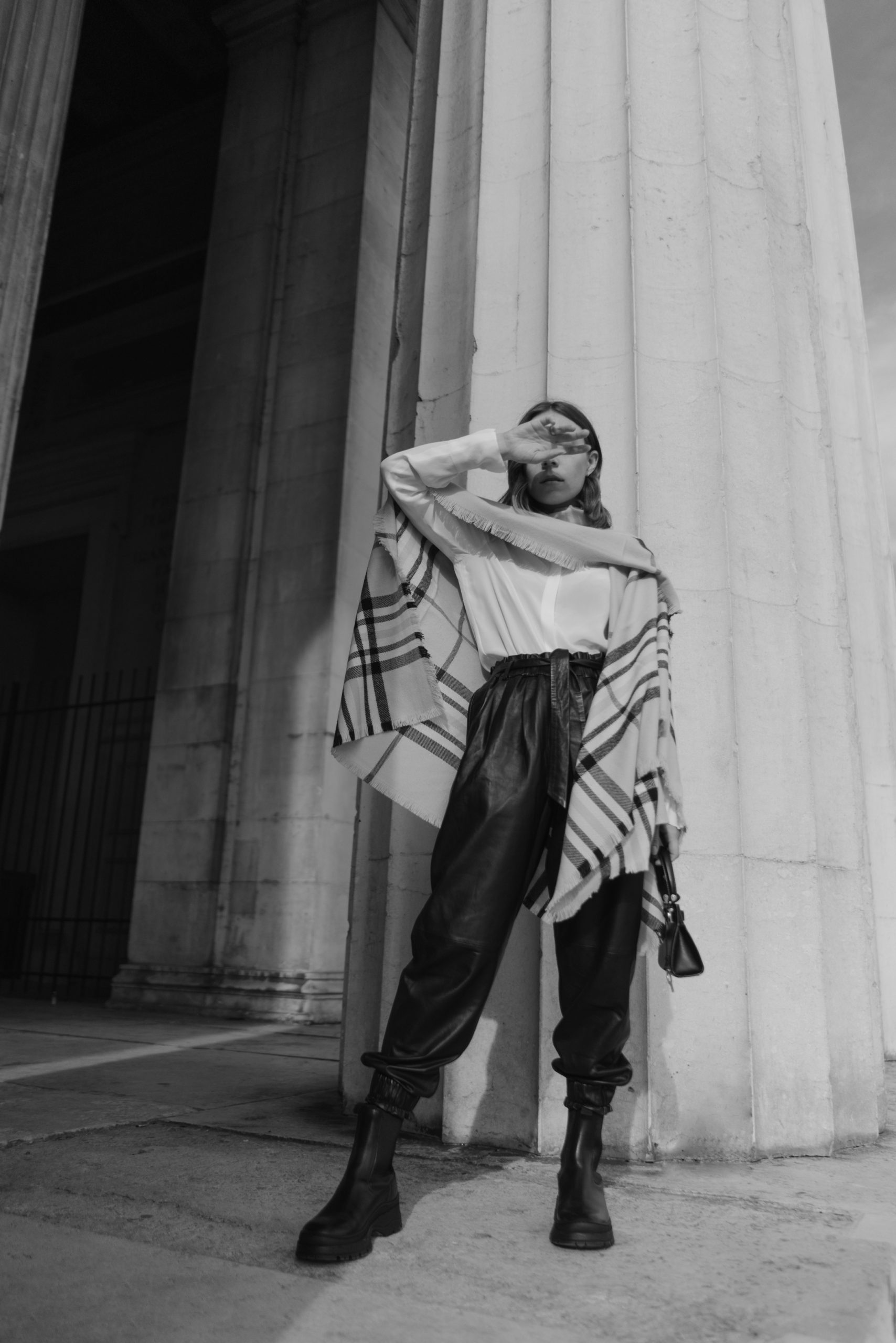 Eterna-Eterne Bluse-White Bluse-Eco Friendly Fashion-Seidenbluse-Sustainability fashion-Nachhaltige Mode-Weihnachtslook-Sariety-Modeblog München-Modeblog Deutschland-fashion blog Germany-Sariety.com-Sarah Czok-Sarah Schaefer