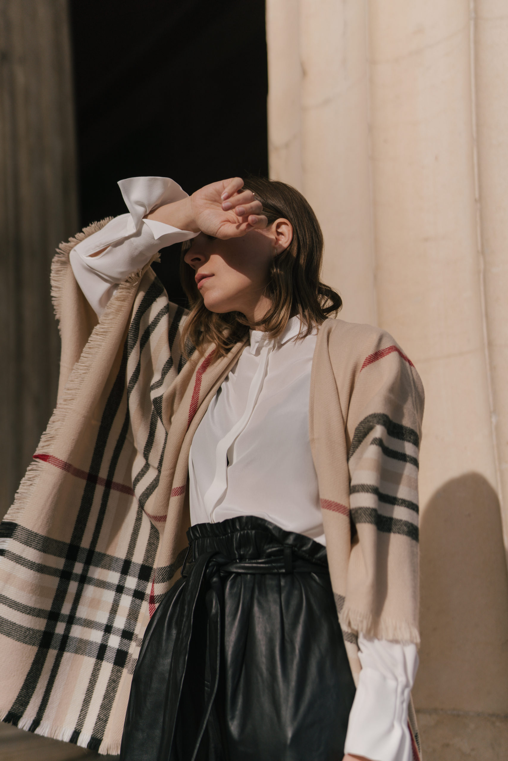 Eterna-Eterne Bluse-White Bluse-Eco Friendly Fashion-Seidenbluse-Sustainability fashion-Nachhaltige Mode-Weihnachtslook-Sariety-Modeblog München-Modeblog Deutschland-fashion blog Germany-Sariety.com-Sarah Czok-Sarah Schaefer