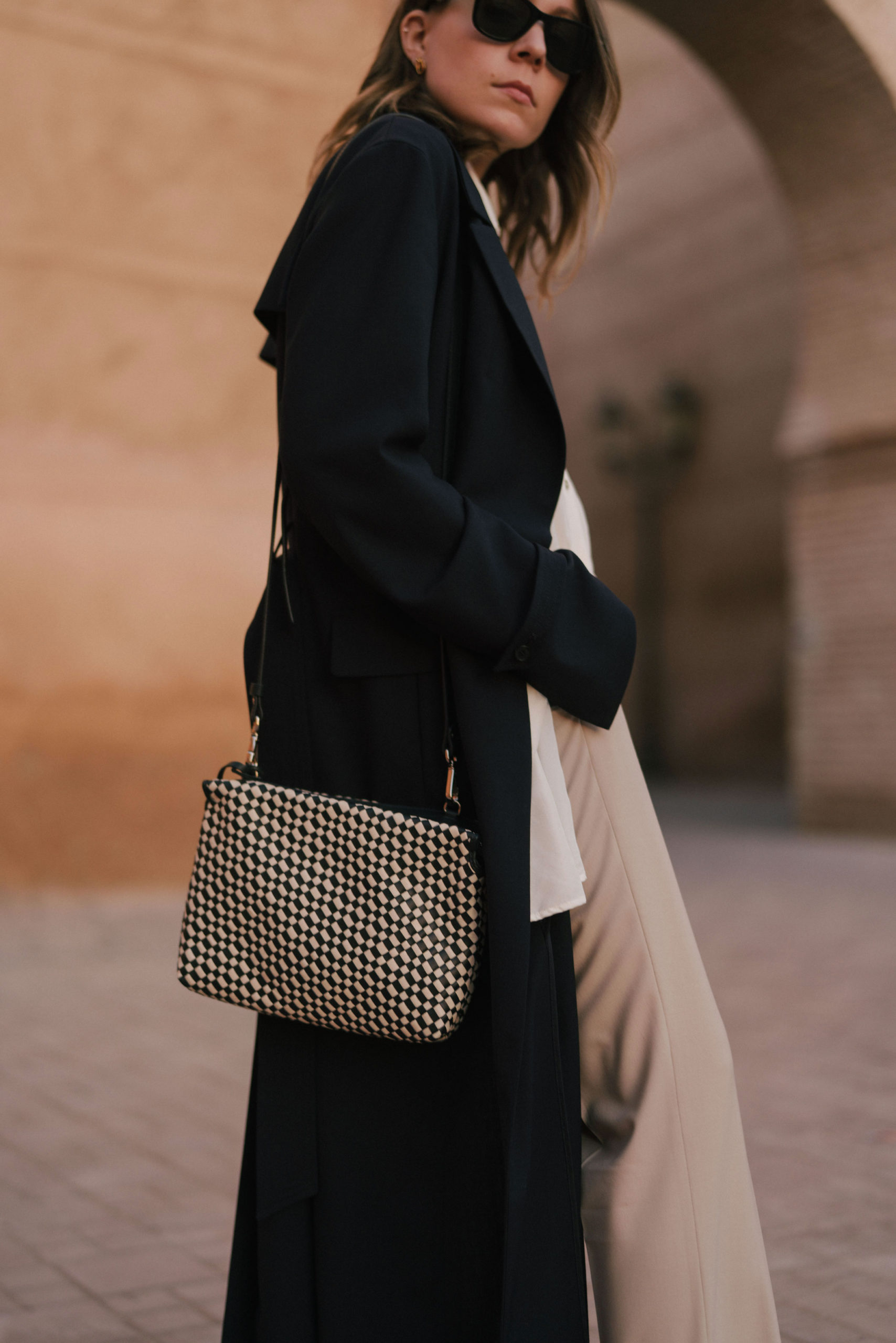 windsor. Spring Summer 2020-windsor. SS 2020-Marrakech Fashion Shoot-Marrakesch Shooting-Marokko Shooting-Morocco fashion shoot-Editorial Shooting-Lässige Mode-Schicke Mode-nordic style-scandi style-blogger style-Sariety.com-Modeblog München-Modeblog Deutschland-Styleblog Deutschland-Styleblog München-fashion blog Munich-Fashion blog Germany-fashion blog Heidelberg-Sommer Trends-Modetrends-Fashion trends-Mode Inspiration-Sariety.com-Sarah Czok-Sarah Schaefer