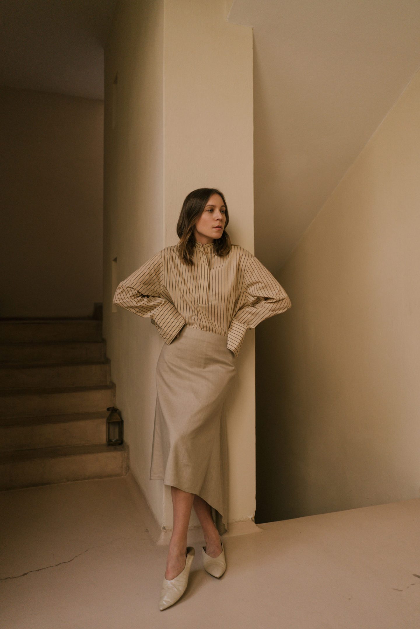 Anoud Leather Ballerina-Aufray Cotton Silk Stripe Blouse-Dillion Stretch Linen Skirt-Joseph Ettedgui-Fashion Editorial Shooting-Joseph Spring Summer 2020-Marrakech Fashion Shooting-Marokko Fashion Shooting-Linen skirt-Leinen Rock-Sariety.com-Modeblog München-Modeblog Deutschland-fashion blog Munich-fashion blog Germany-Sarah Czok-Sarah Schaefer