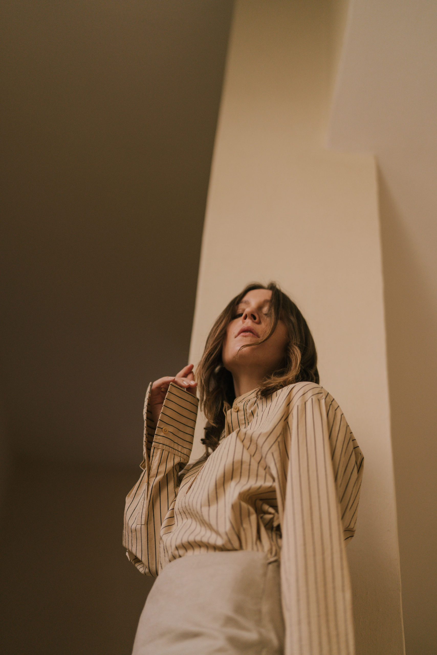 Anoud Leather Ballerina-Aufray Cotton Silk Stripe Blouse-Dillion Stretch Linen Skirt-Joseph Ettedgui-Fashion Editorial Shooting-Joseph Spring Summer 2020-Marrakech Fashion Shooting-Marokko Fashion Shooting-Linen skirt-Leinen Rock-Sariety.com-Modeblog München-Modeblog Deutschland-fashion blog Munich-fashion blog Germany-Sarah Czok-Sarah Schaefer