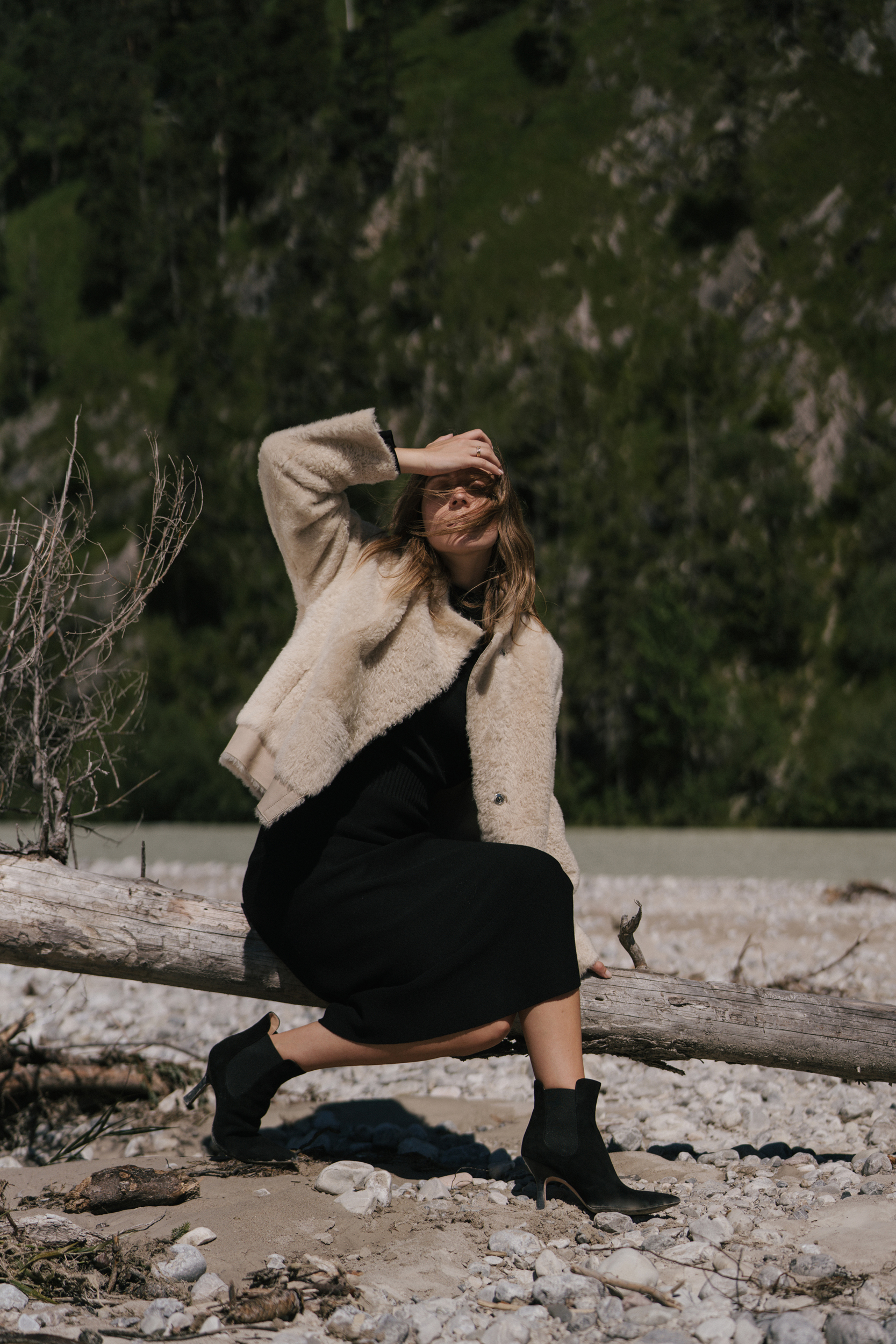 innovative qualities-Scannt Style-Subtle minimalism-Fashion Shooting German Alps-Windsor Fall/Winter 2020-Windsor FW 2020-Fashion Editorial-Sariety-Modeblog München-Modeblog Deutschland-fashion blog Munich-fashion blog Germany-Sariety.com-Sarah Czok-Sarah Schaefer