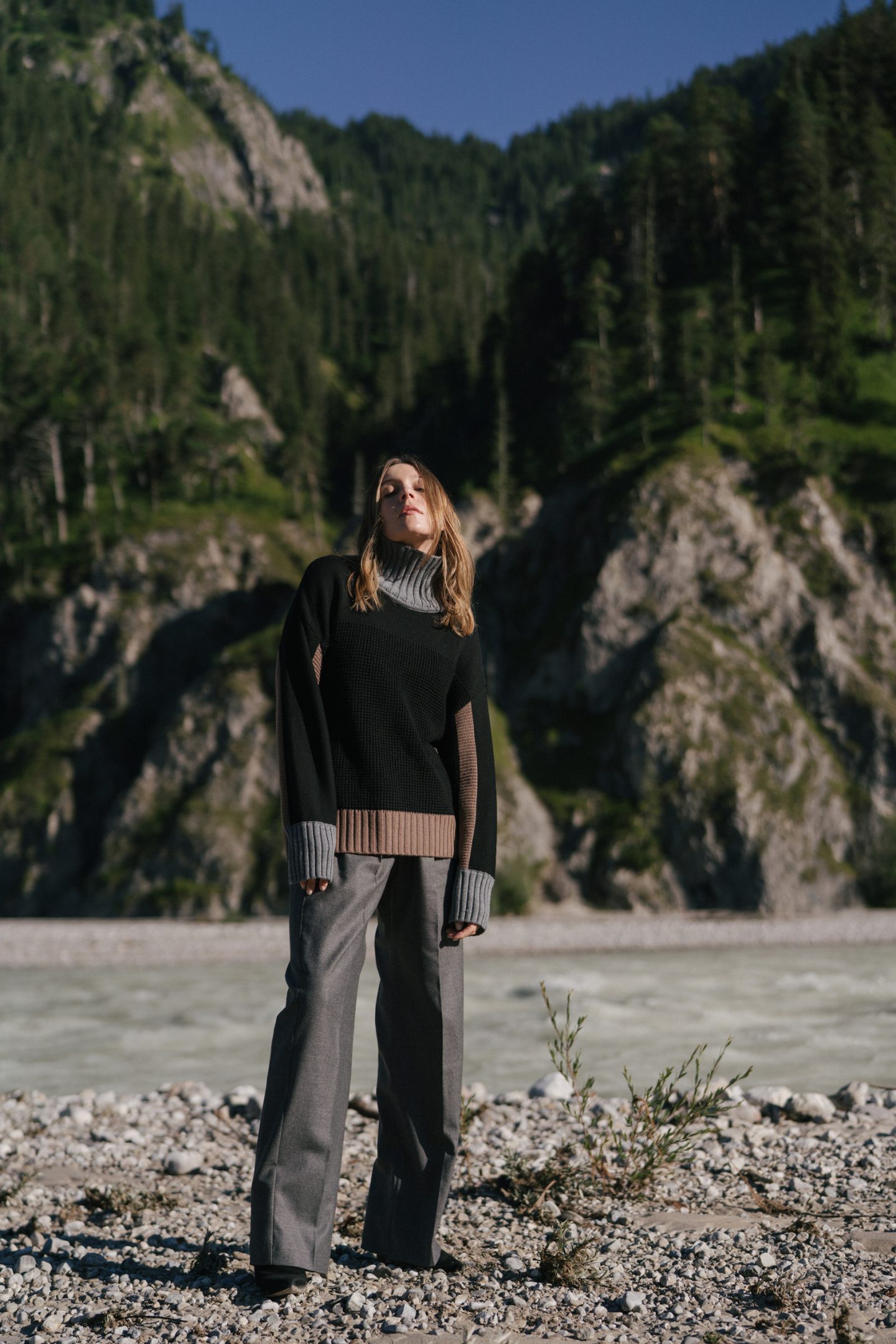 innovative qualities-Scannt Style-Subtle minimalism-Fashion Shooting German Alps-Windsor Fall/Winter 2020-Windsor FW 2020-Fashion Editorial-Sariety-Modeblog München-Modeblog Deutschland-fashion blog Munich-fashion blog Germany-Sariety.com-Sarah Czok-Sarah Schaefer