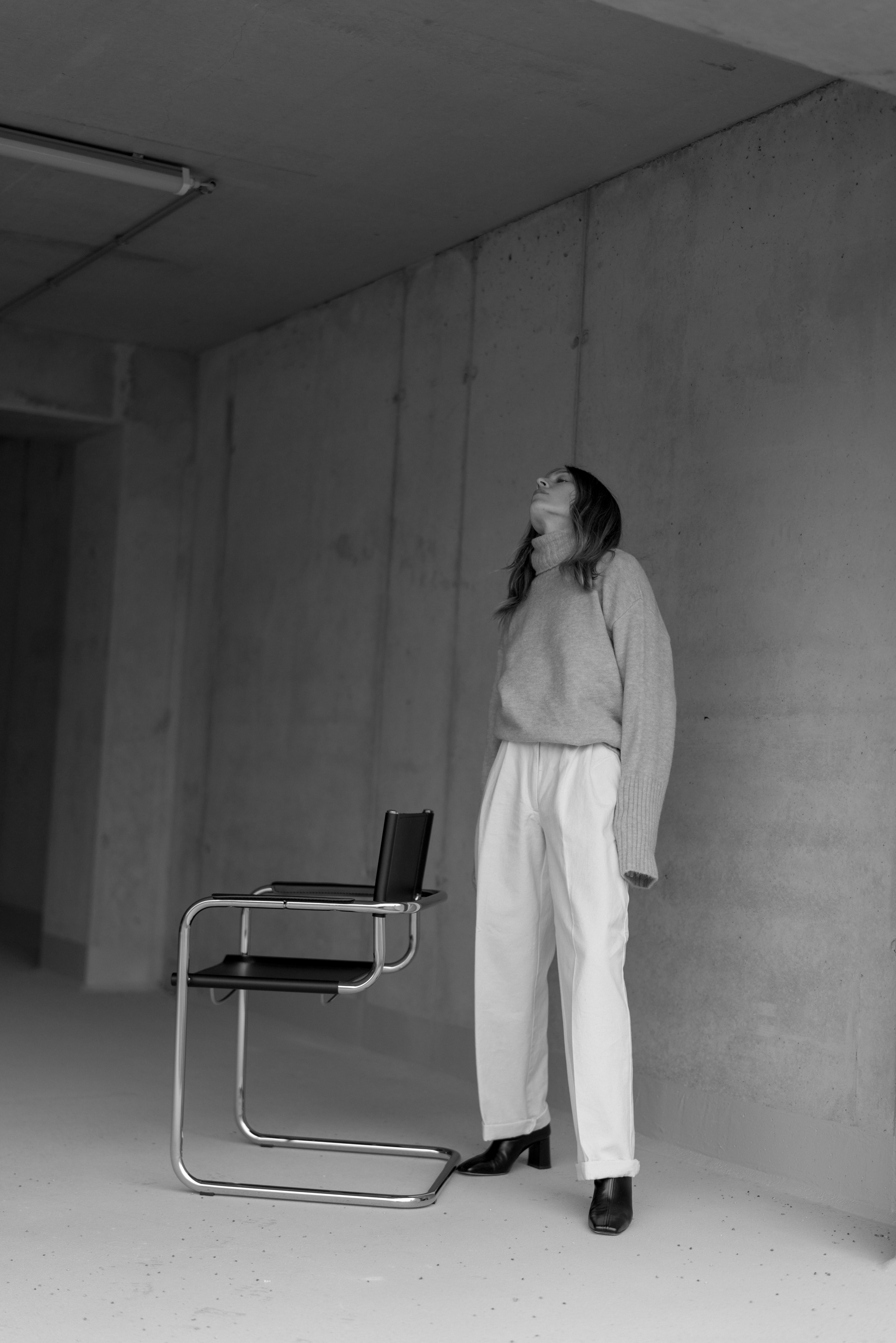 Edited Knitwear All beige Look Marcel Breuer Chair